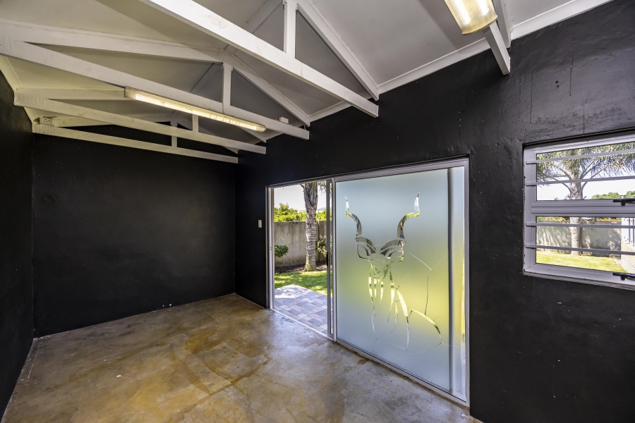 4 Bedroom Property for Sale in Sunrise On Sea Eastern Cape